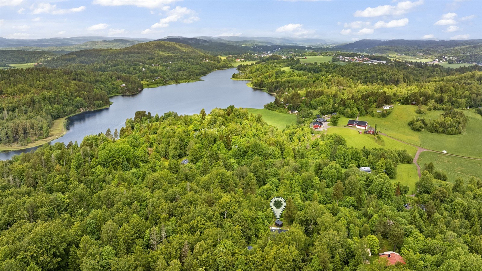 Dette er et perfekt sted for deg som ønsker et fristed omgitt av skog, stillhet og ekte norsk natur. Galleribilde