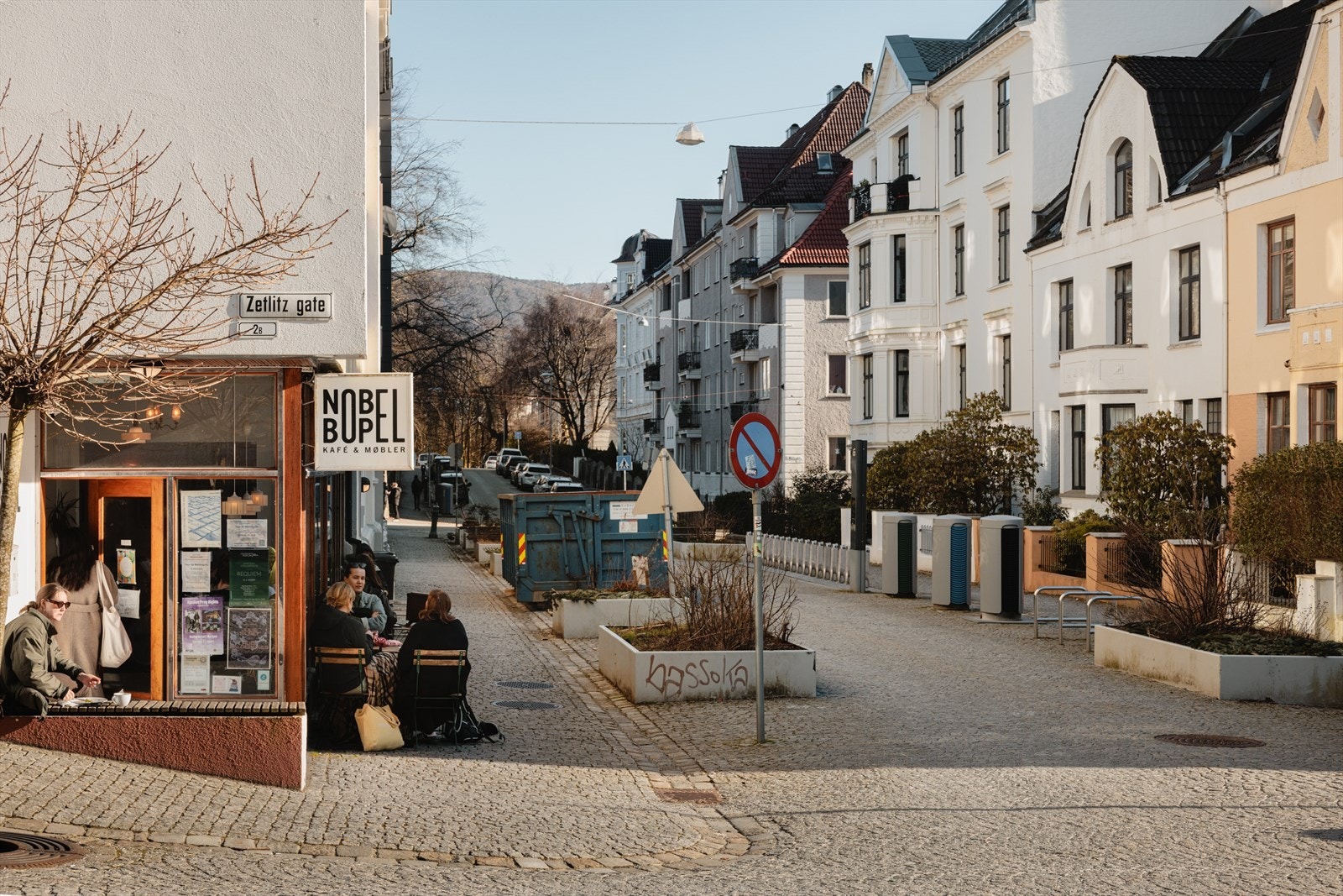Leiligheten har en attraktiv plassering i hjertet av Møhlenpris, et område som de senere årene har utviklet seg til å bli et av byens mest populære nabolag. Galleribilde