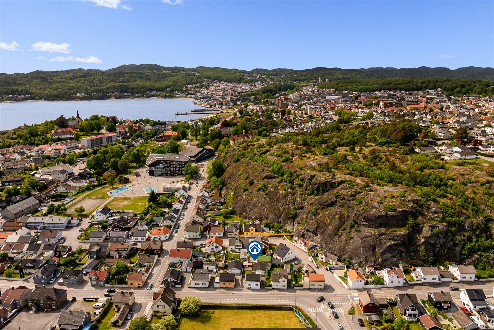 Fra Reipbanegata er det kort vei til Larvik sentrum og fjorden. Galleribilde
