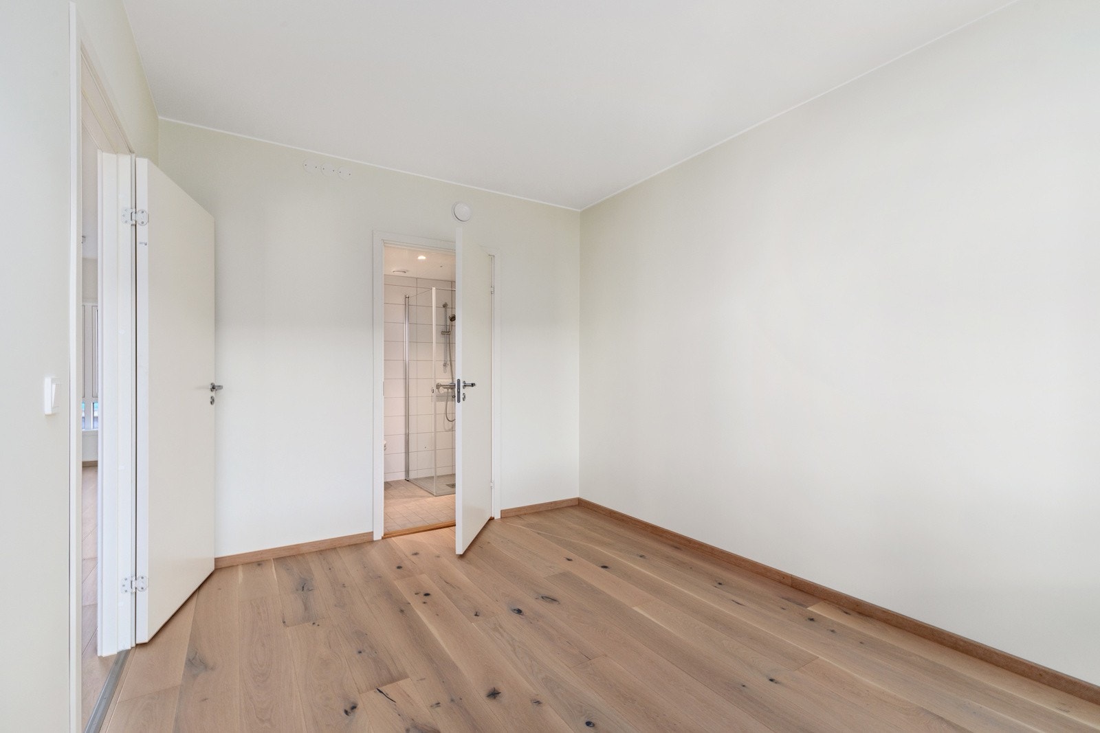 Hovedsoverom med tilgang på eget bad. Galleribilde