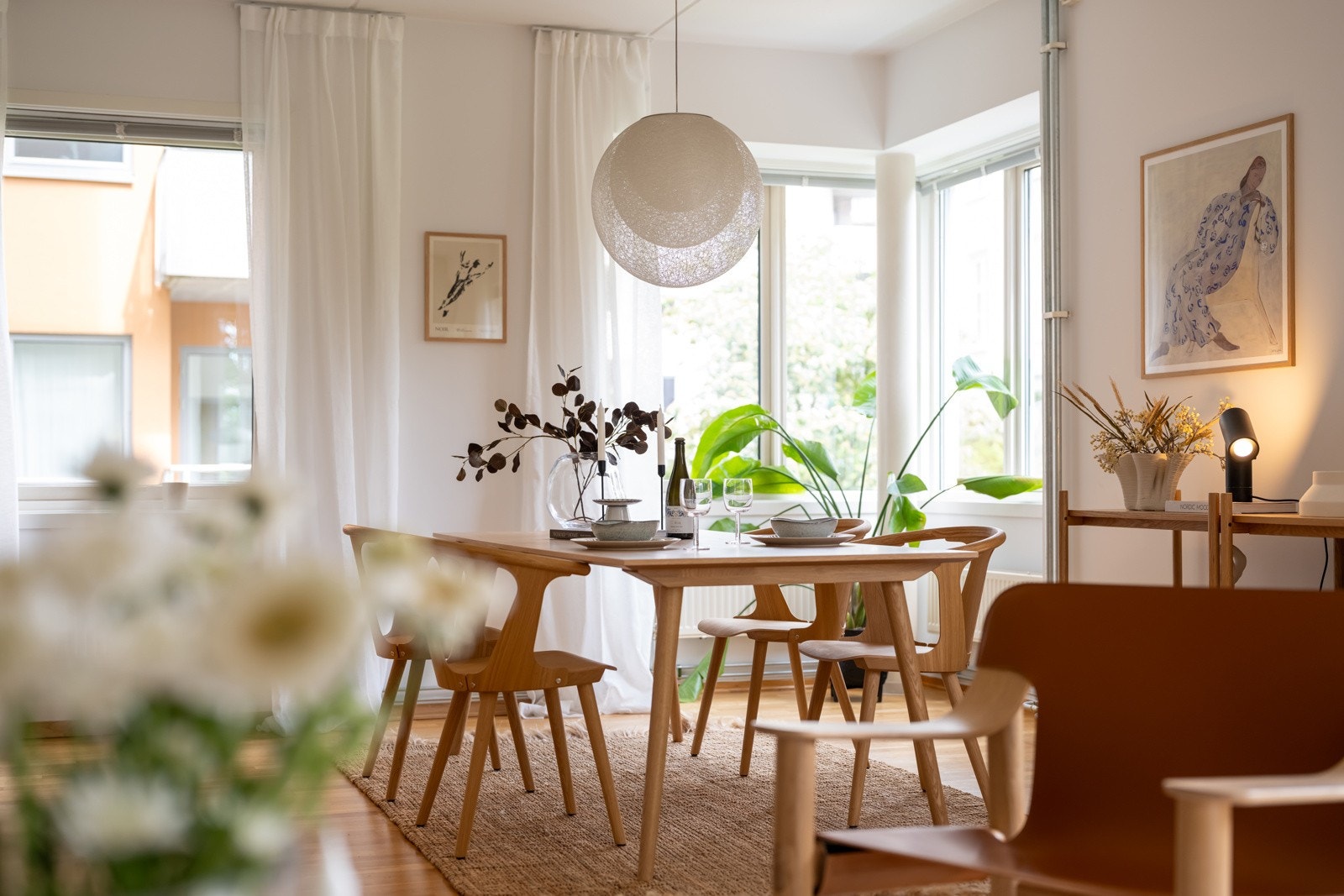 Fine vindusflater fra flere himmelsretninger. Galleribilde