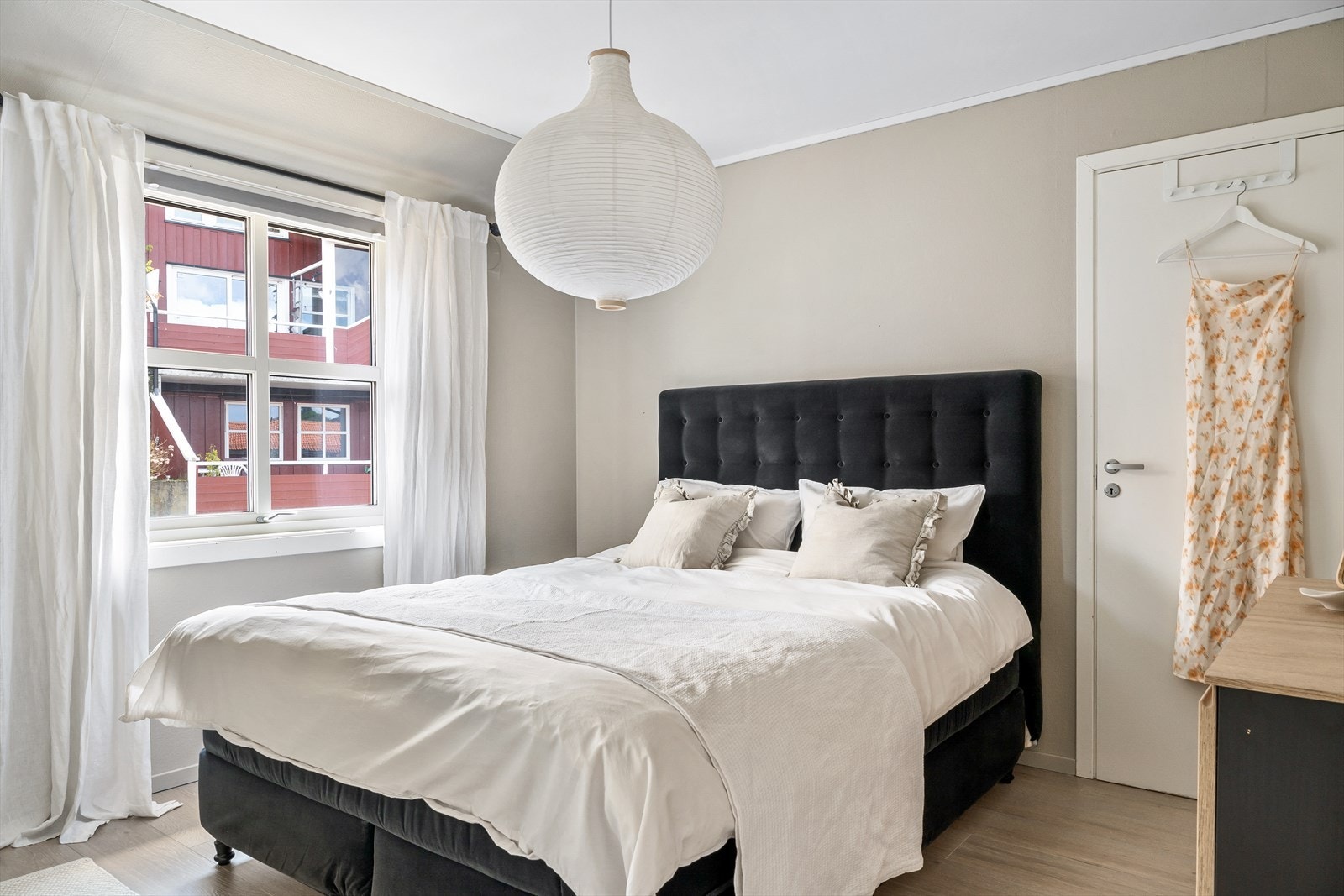 Soverom 2 er praktisk utformet og gir gode muligheter for både garderobeløsning og møblering etter behov. Galleribilde