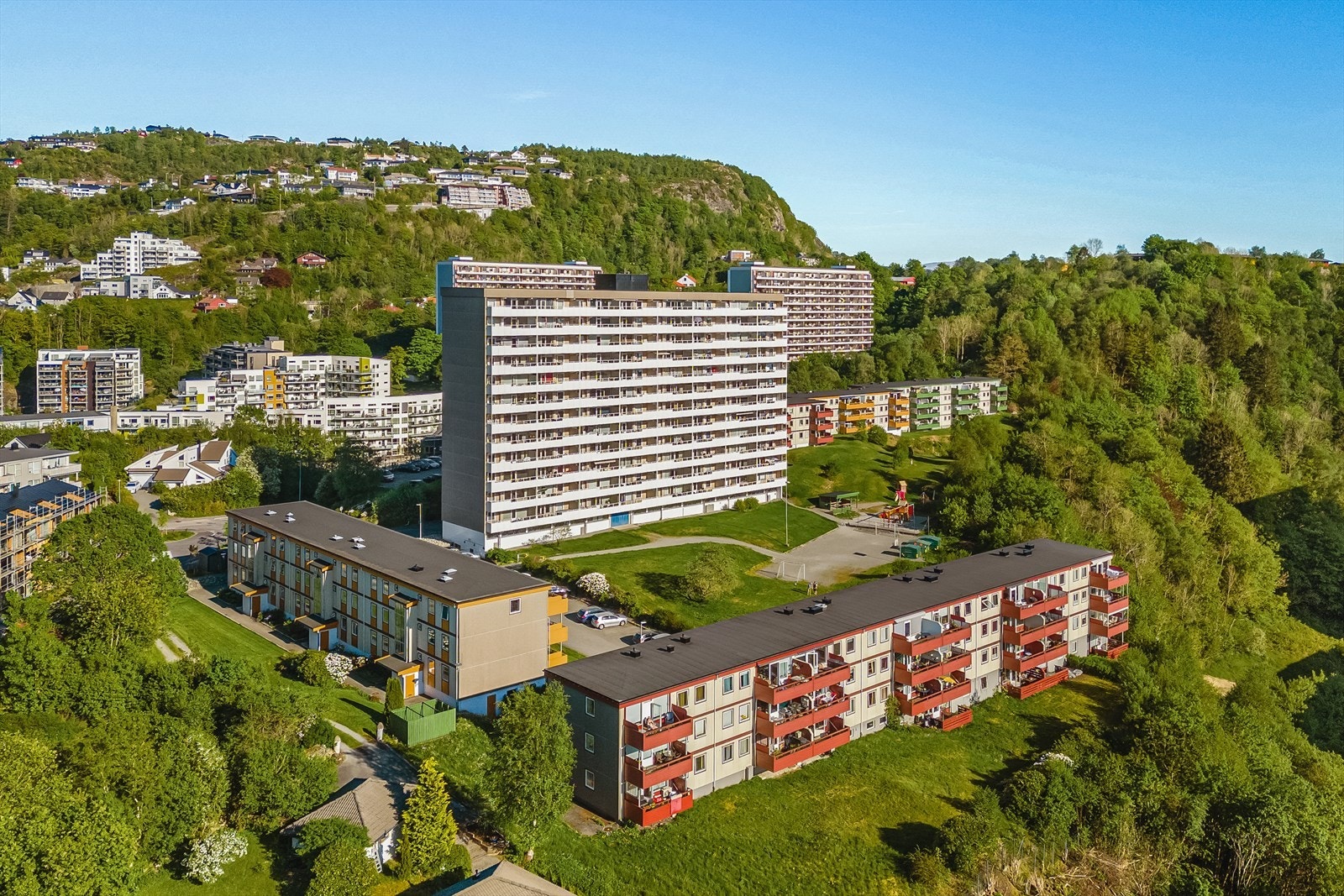 Vilhelm Bjerknes vei 66 befinner seg på toppen av Slettebakken - et høydedrag over Tveitevannet, mellom Ulriken og Løvstakken. Galleribilde