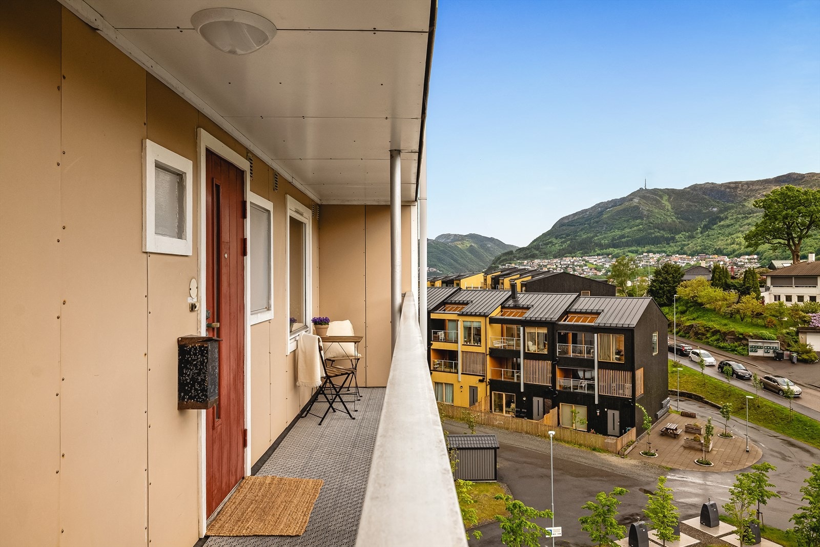 Svalgangen er østvendt, og er et perfekt sted å nyte kaffen i morgensolen. Galleribilde