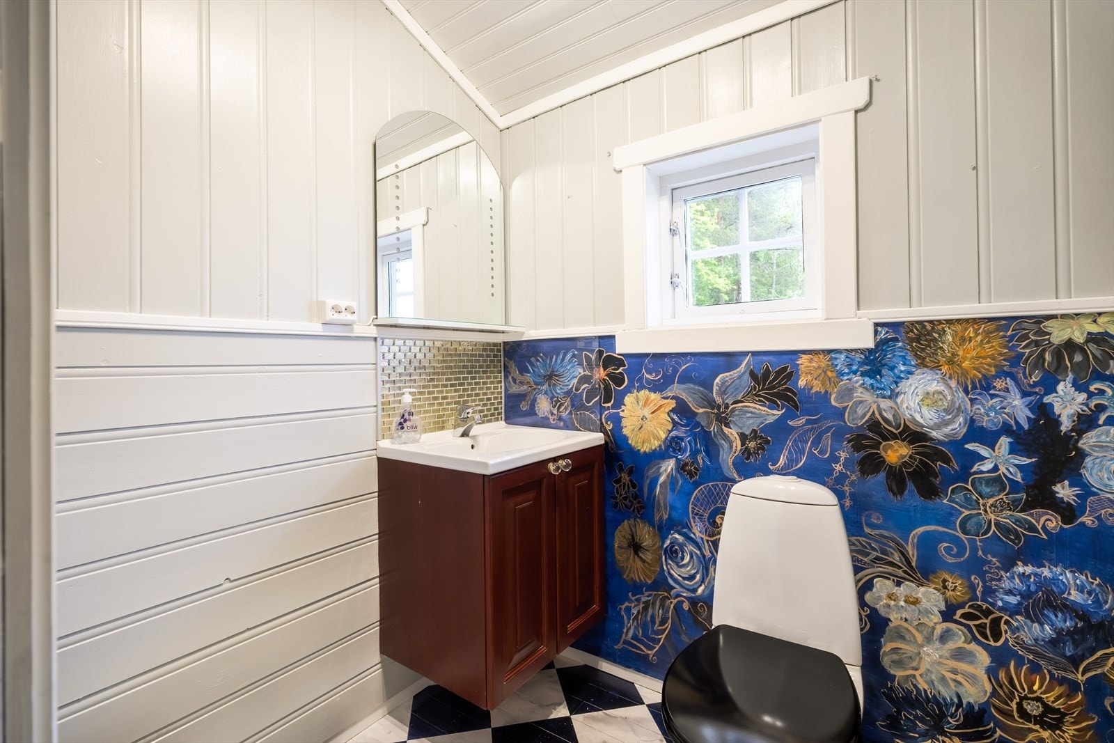 I etasjen er det også et eget toalettrom. Galleribilde
