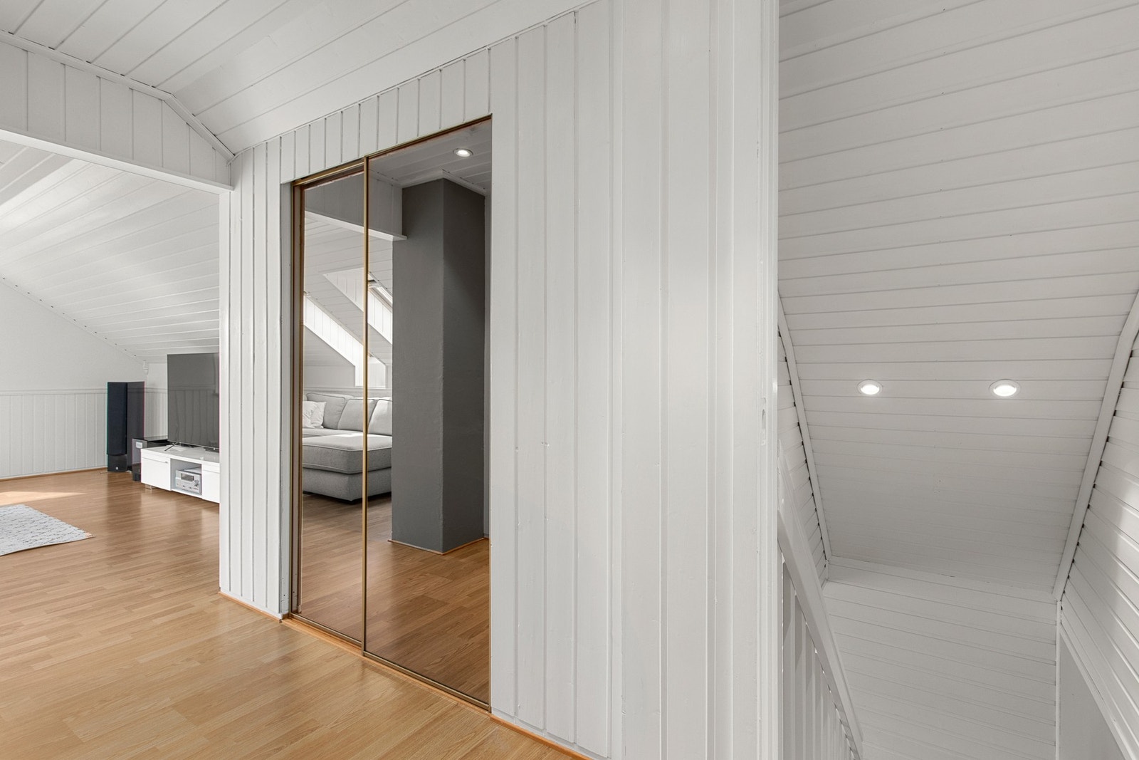 Velkommen opp til loftsetasje. Galleribilde