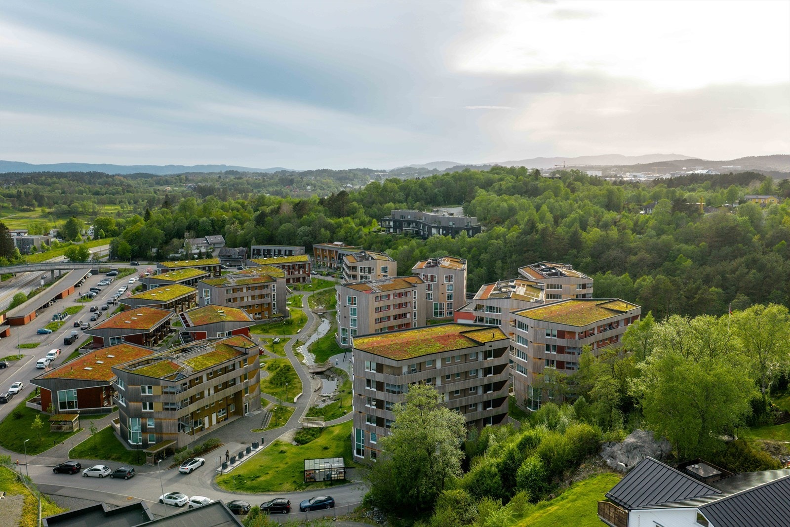 Det er gangavstand til Rå skole og flere barnehager, som Råtun barnehage | Galleribilde