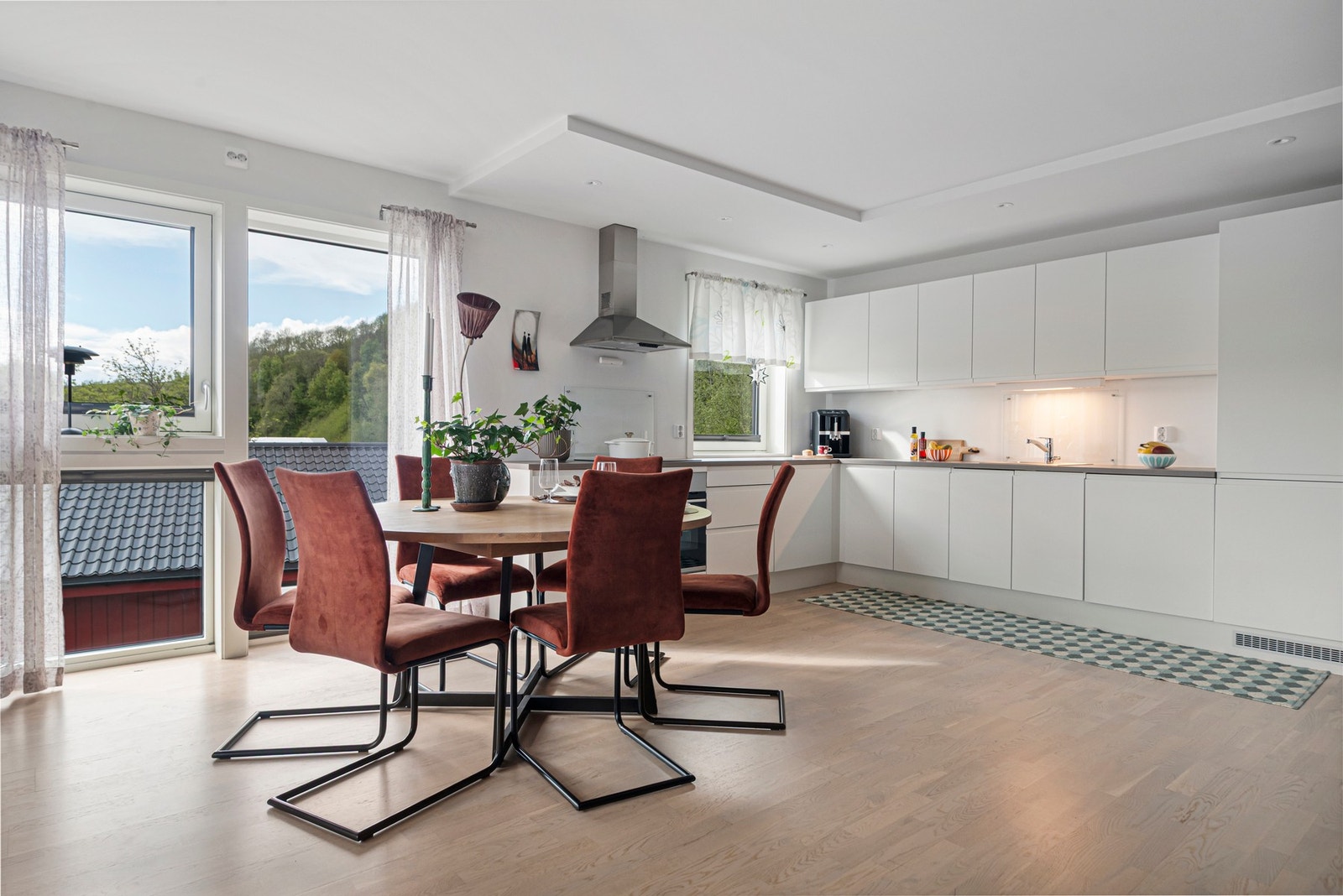 Det er installert både varmepumpe og balansert ventilasjonsanlegg. Galleribilde