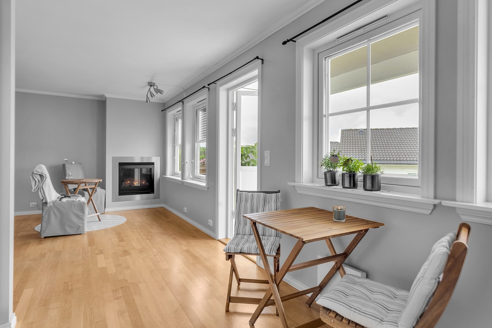 Fra stue/kjøkken er det utgang til uteplass. Galleribilde