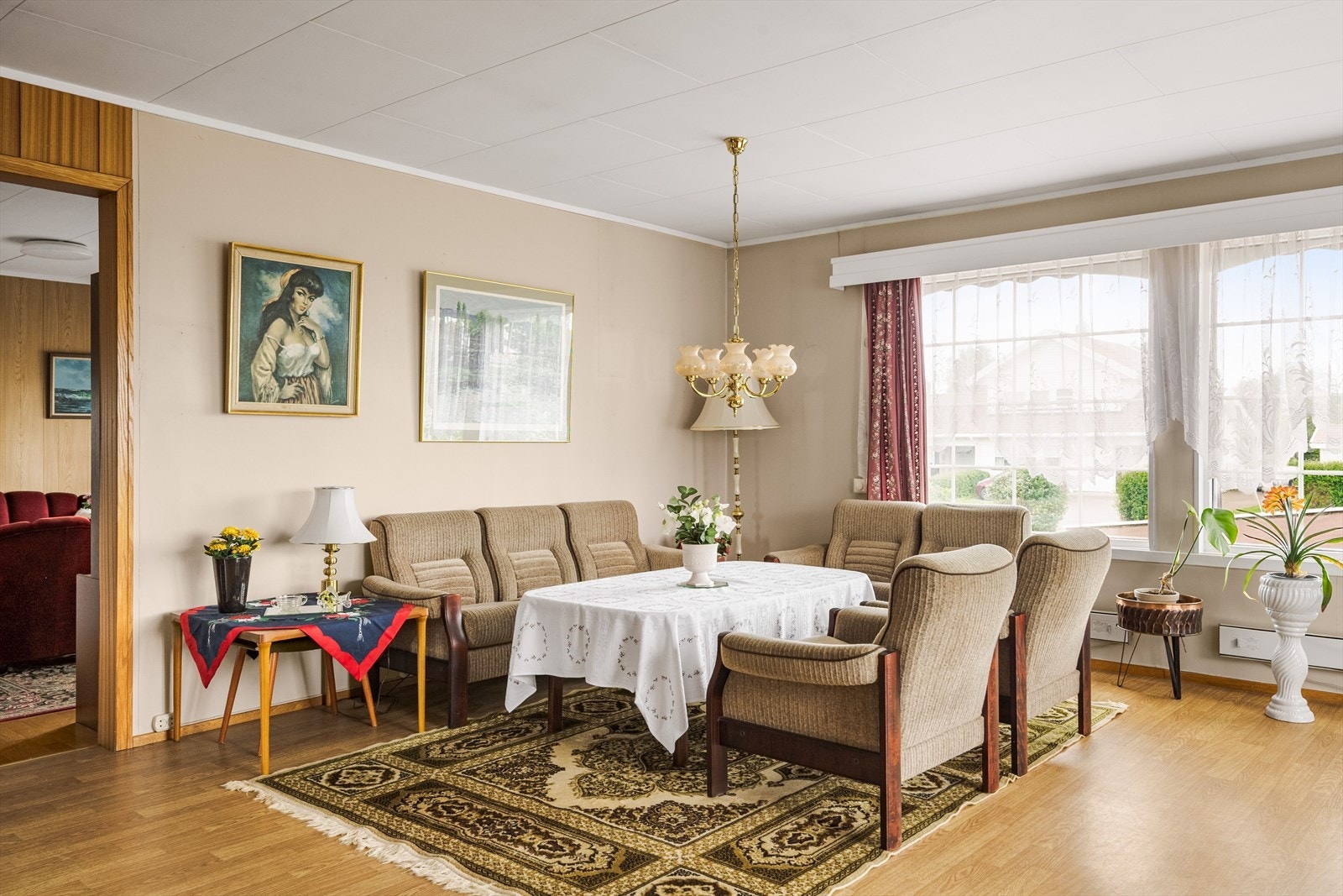 Her får du en lys og romslig stue med god plass til sofagruppe. Galleribilde