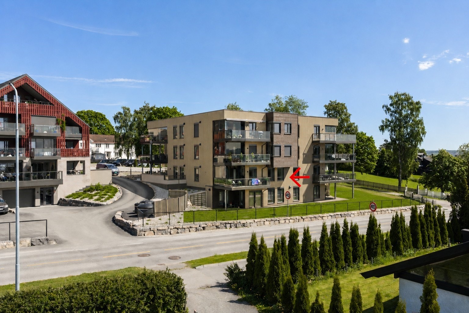 Pen og lekker leilighet. Bo praktisk med heis, garasje og balkong. Fotograf: Alexander Oleray Galleribilde