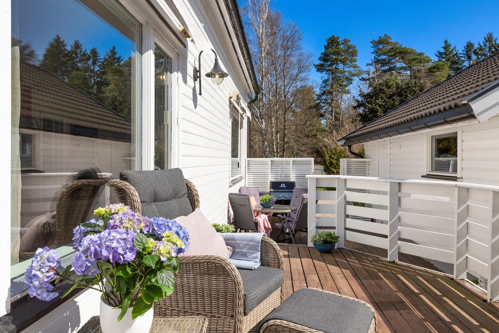 Totalt har eiendommen et terrasse- og balkongareal på 66 kvadratmeter, fordelt på flere soner. Galleribilde