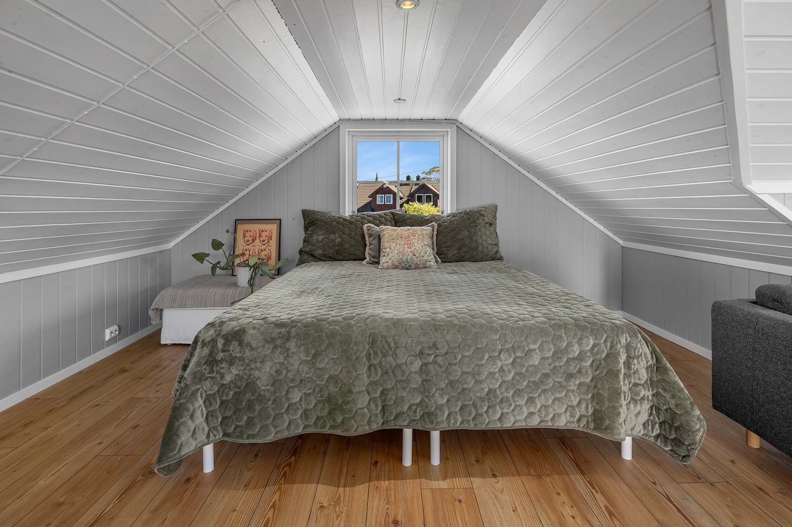 Loft over garasjen (dette rommet er ikke godkjent for varig opphold). Galleribilde