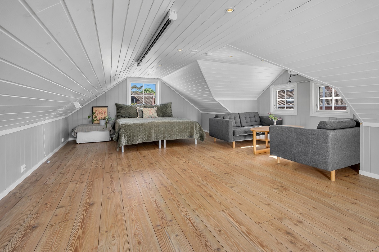 Loft over garasjen (Dette rommet er ikke godkjent for varig opphold). Galleribilde