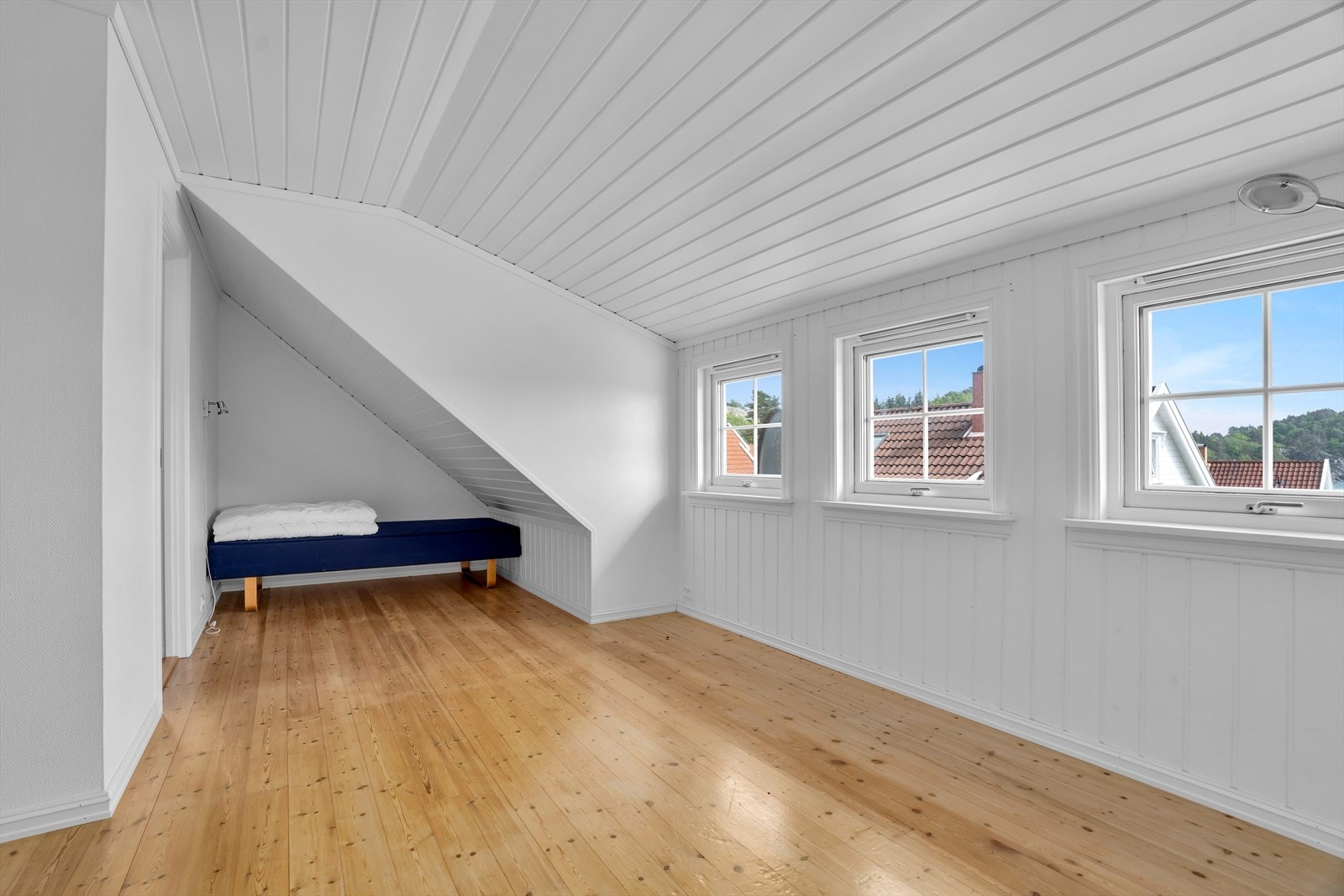 Loftsetasjen har en stue og to soverom. Galleribilde