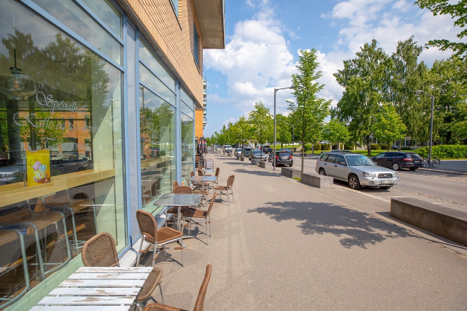 I umiddelbar avstand finner du et rikt utvalg av meget gode restauranter og hyggelige kaféer. Galleribilde