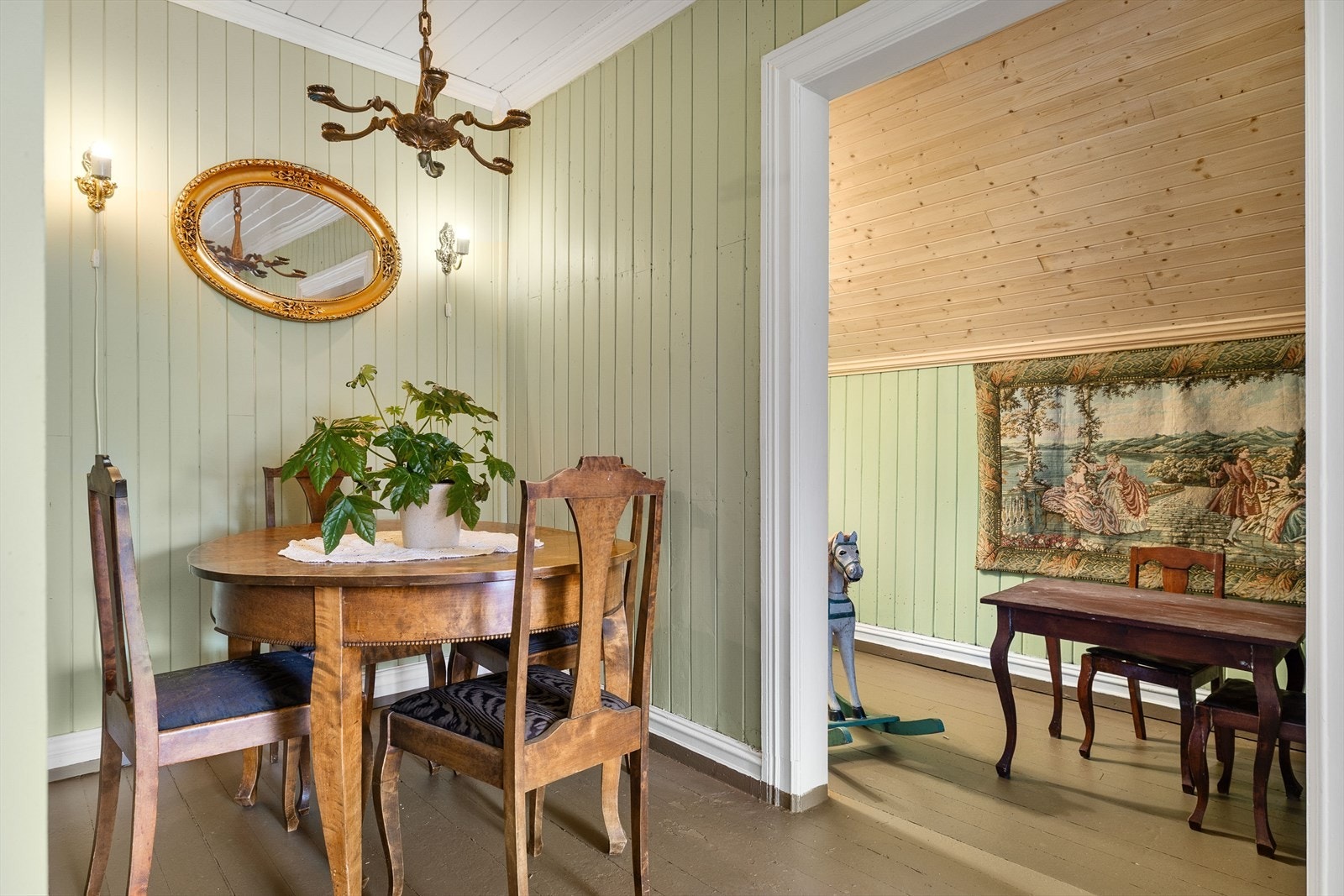 Gangen forbinder de ulike rommene i etasjen. Galleribilde