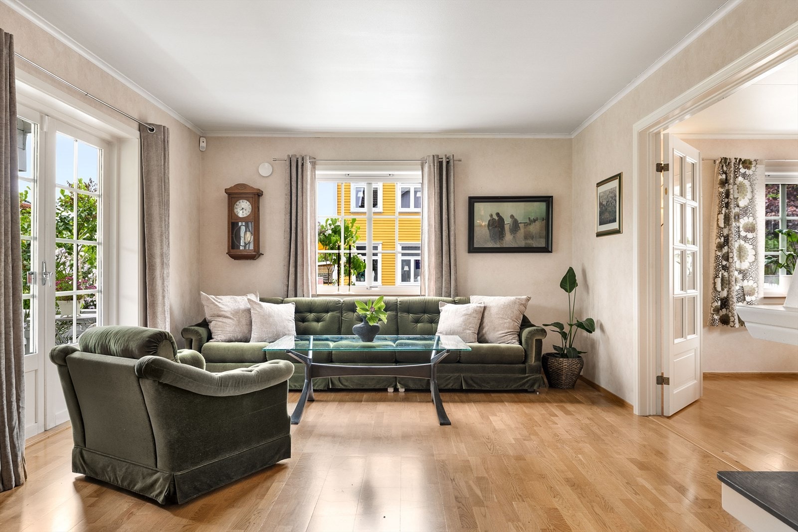 Parkett på gulv i oppholdsrommene. Galleribilde