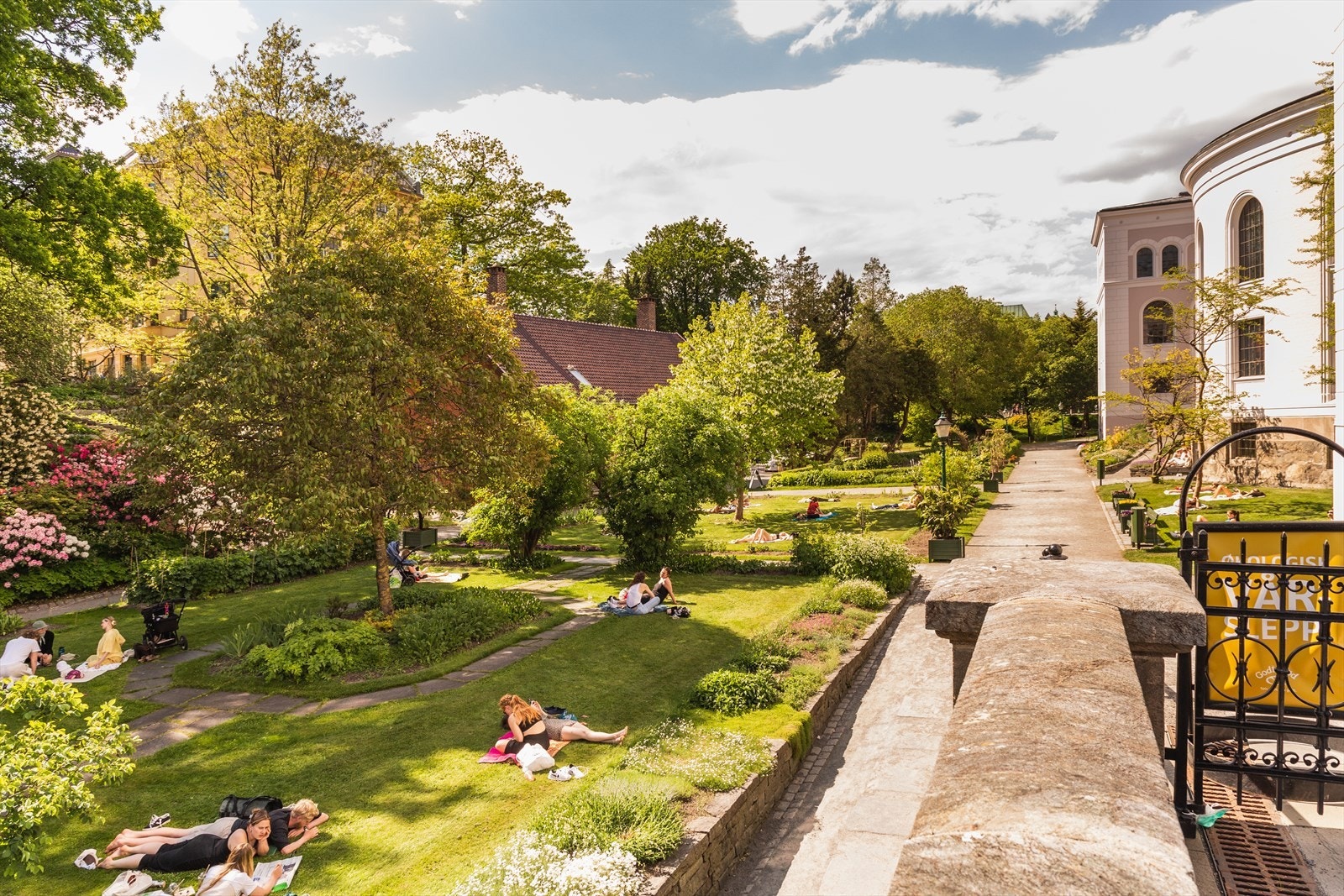 På vei til sentrum passerer man den flotte Muséparken Galleribilde
