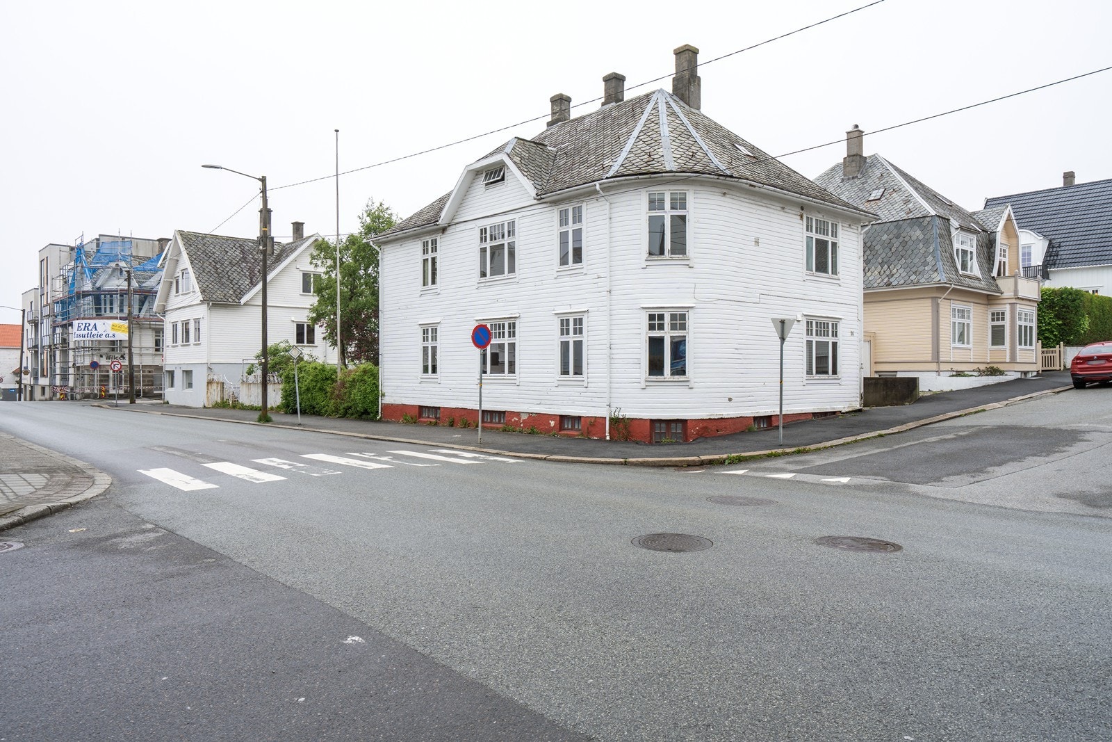 Velkommen til Breidablikgata 192 - En innholdsrik tomannsbolig med stort potensial og meget sentral beliggenhet. Galleribilde