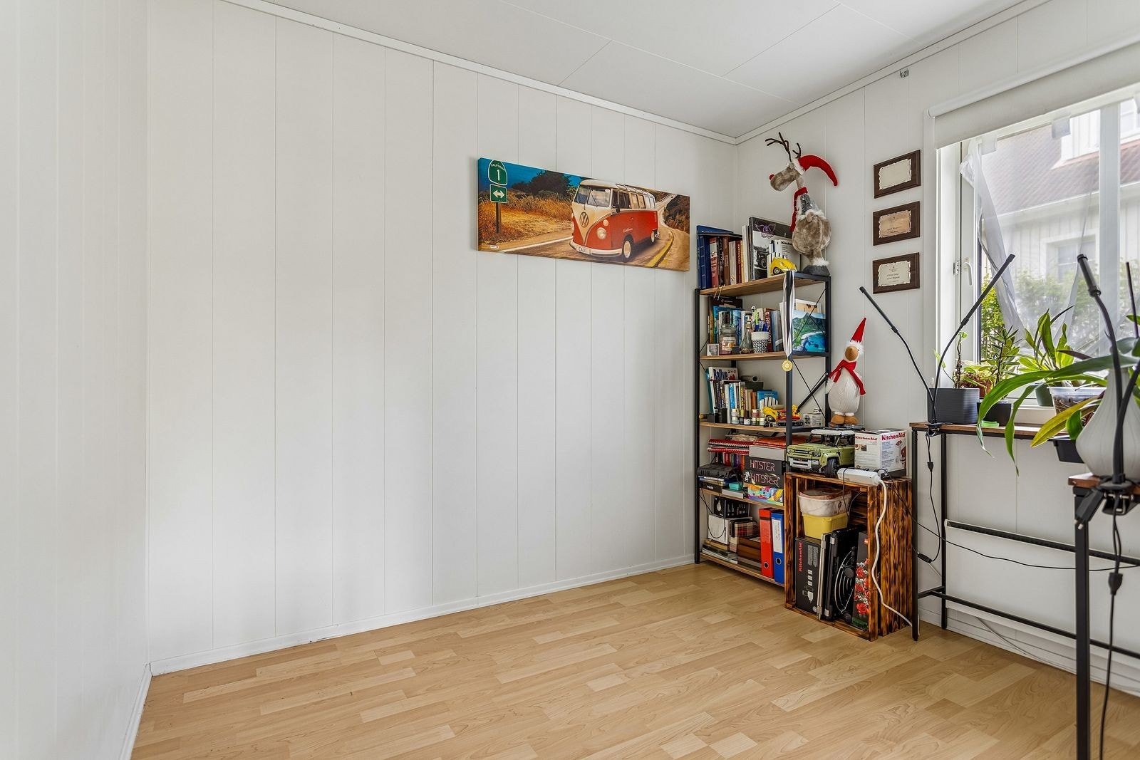 Oppmerket biloppstillingsplass på felles parkeringsområdet medfølger. Galleribilde