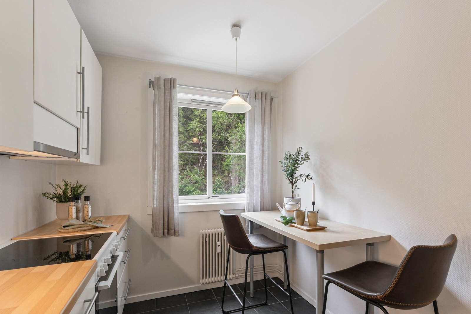 Plass til kjøkkenbord. Galleribilde