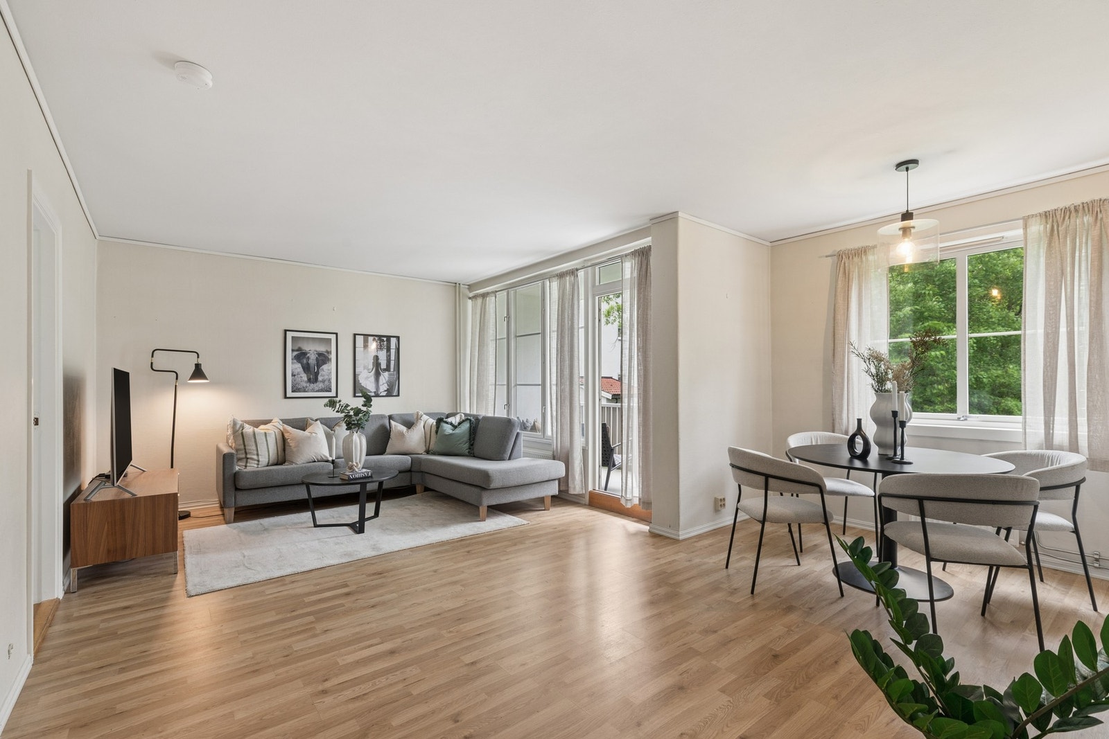 Vinduene slipper rikelig med naturlig lys inn. Galleribilde