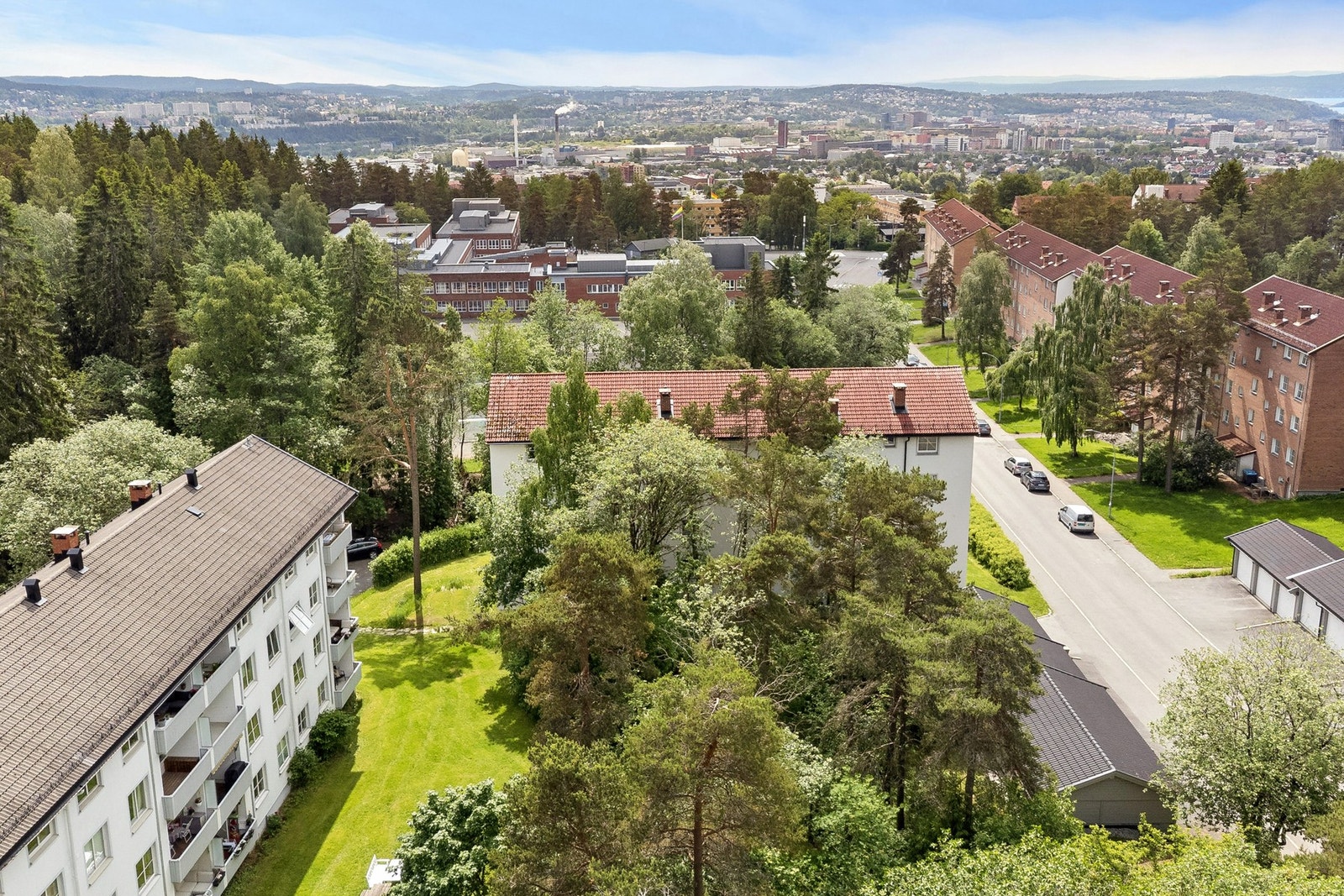 Her bor du med Lillomarka som nærmeste nabo, samtidig som du har kort vei til butikker, servicetilbud og offentlig kommunikasjon. Galleribilde
