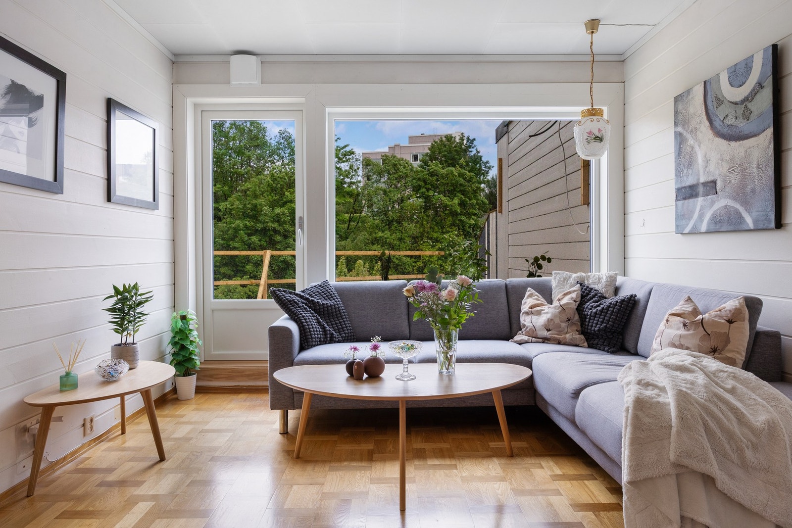 God plass for sofakrok ved utgang til terrassen Galleribilde