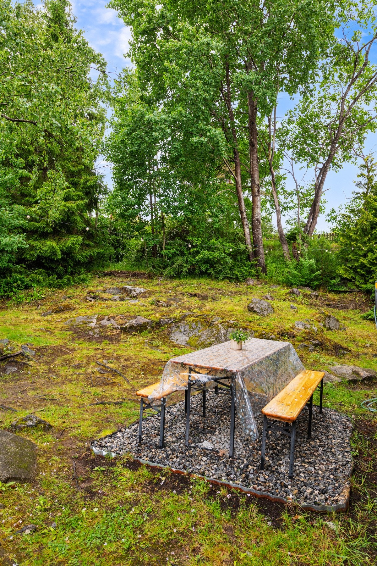 Fra boligen er det kort vei til både Østmarka og Sørmarka med et omfattende nettverk av turstier, sykkeltraseer og skiløyper. Sommerstid trekker mange til Ingierstrand og områdene langs Bunnefjorden for bading, båtliv og avslappende dager ved sjøen. Galleribilde