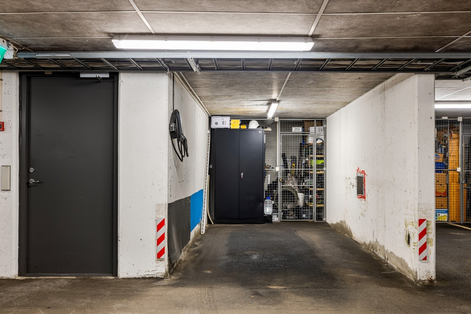 I tilknytning til parkeringsplassen er det en sportsbod på ca. 4 m². Galleribilde