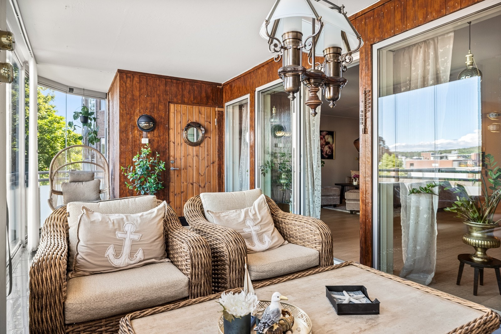 Den innglassede balkongen har også en egen bod på ca. 2 m² for ekstra lagring. Galleribilde