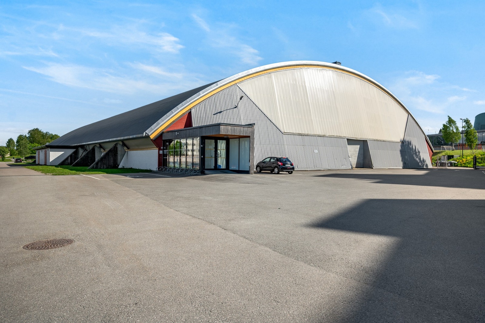Området har et bredt utvalg av aktiviteter for store og små. Like ved boligen finner du idrettshall, svømmehall og skatepark Galleribilde
