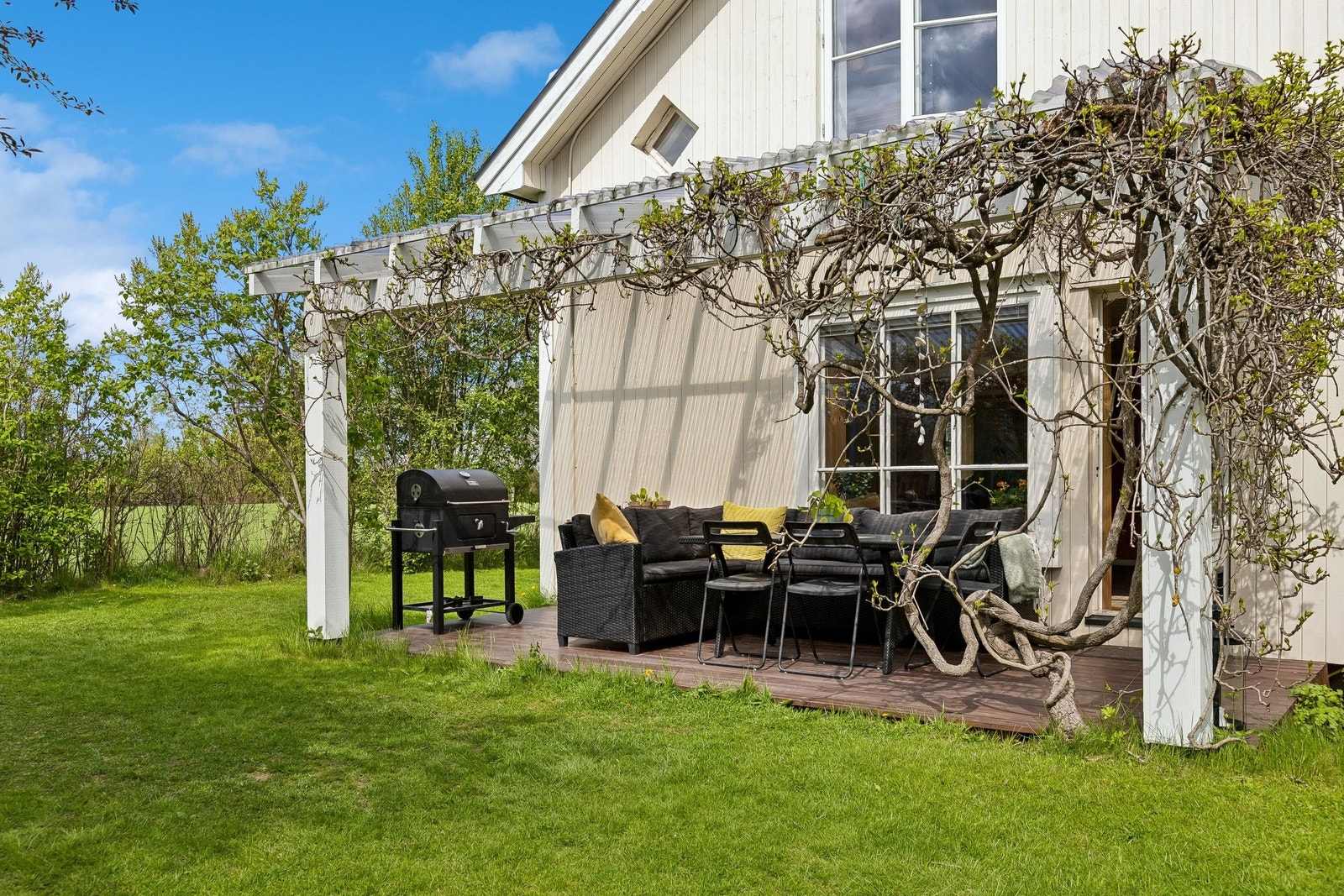 Terrassen! Her har vi grillet 40-60 ganger hver sommer og kost oss utrolig mye. Galleribilde