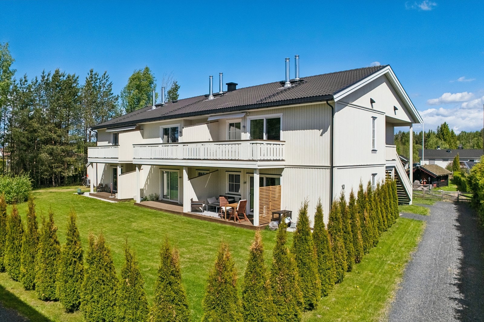 Fra eiendommen er det kort vei til gode turmuligheter i skog og mark. Galleribilde