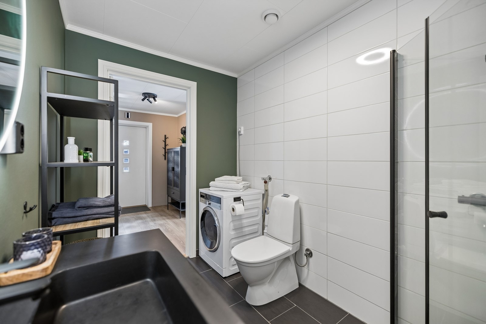 Rommet er utstyrt med opplegg for vaskemaskin og har balansert ventilasjon. Galleribilde