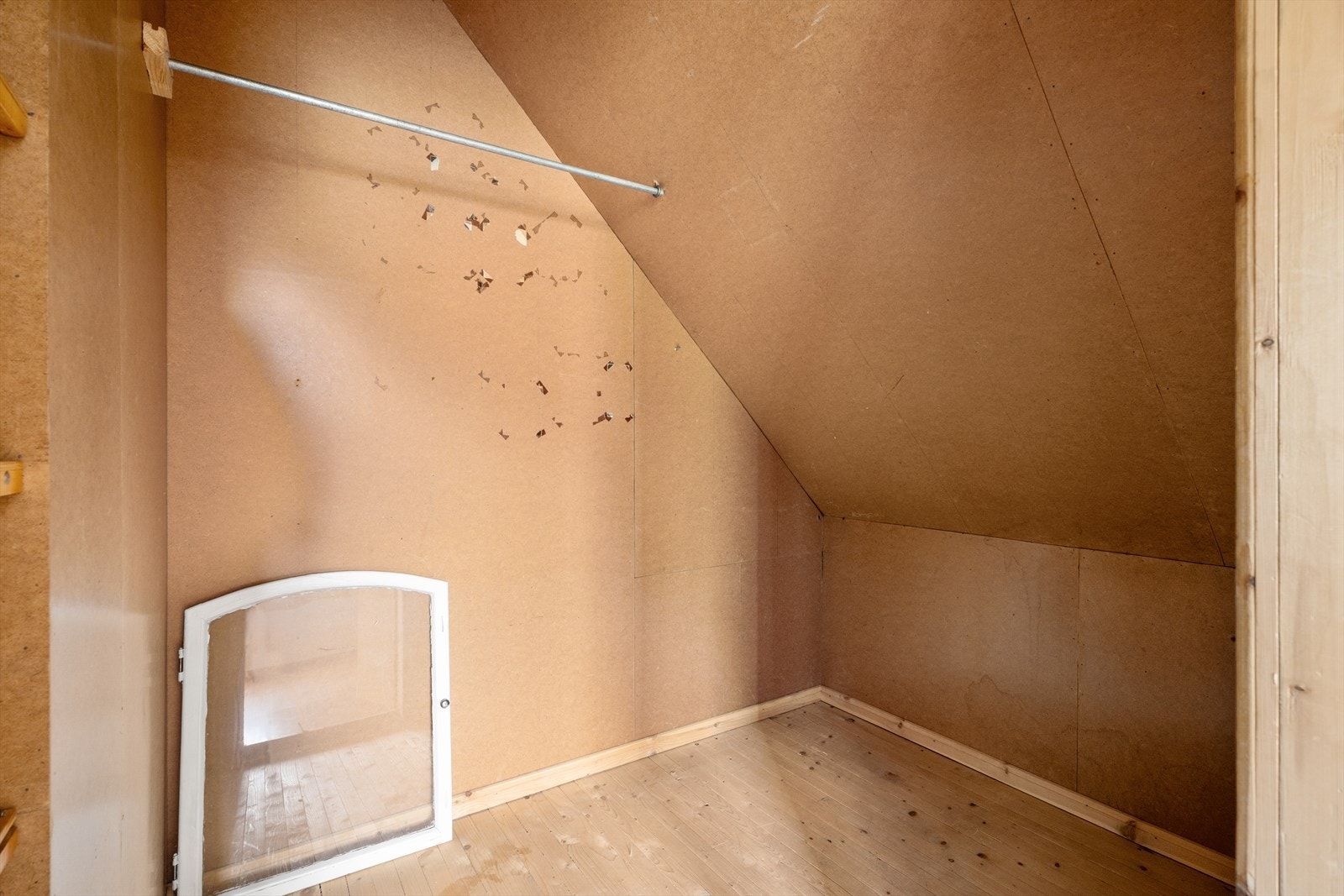 Klesrom i tilknytning til hovedsoverom. Galleribilde