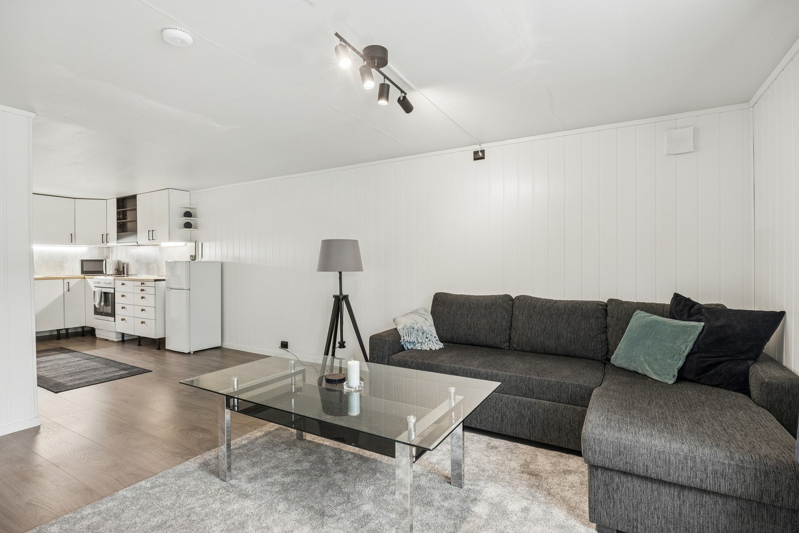 Kjelleren er innredet med leilighet - ikke omsøkt/ikke godkjent. Galleribilde