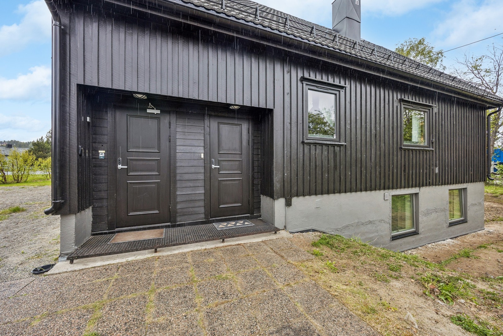Kjelleren har egen inngang fra utsiden. Galleribilde