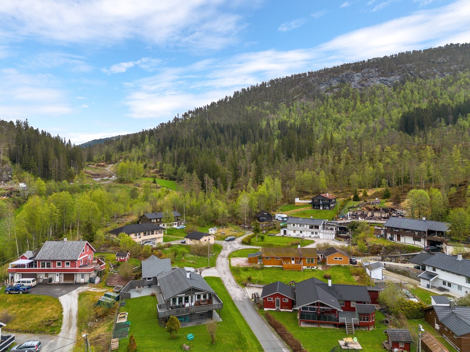 Har du spørsmål til eiendommen eller passer ikke oppsatt visning? Ta kontakt med megler på tlf eller e-post. Galleribilde
