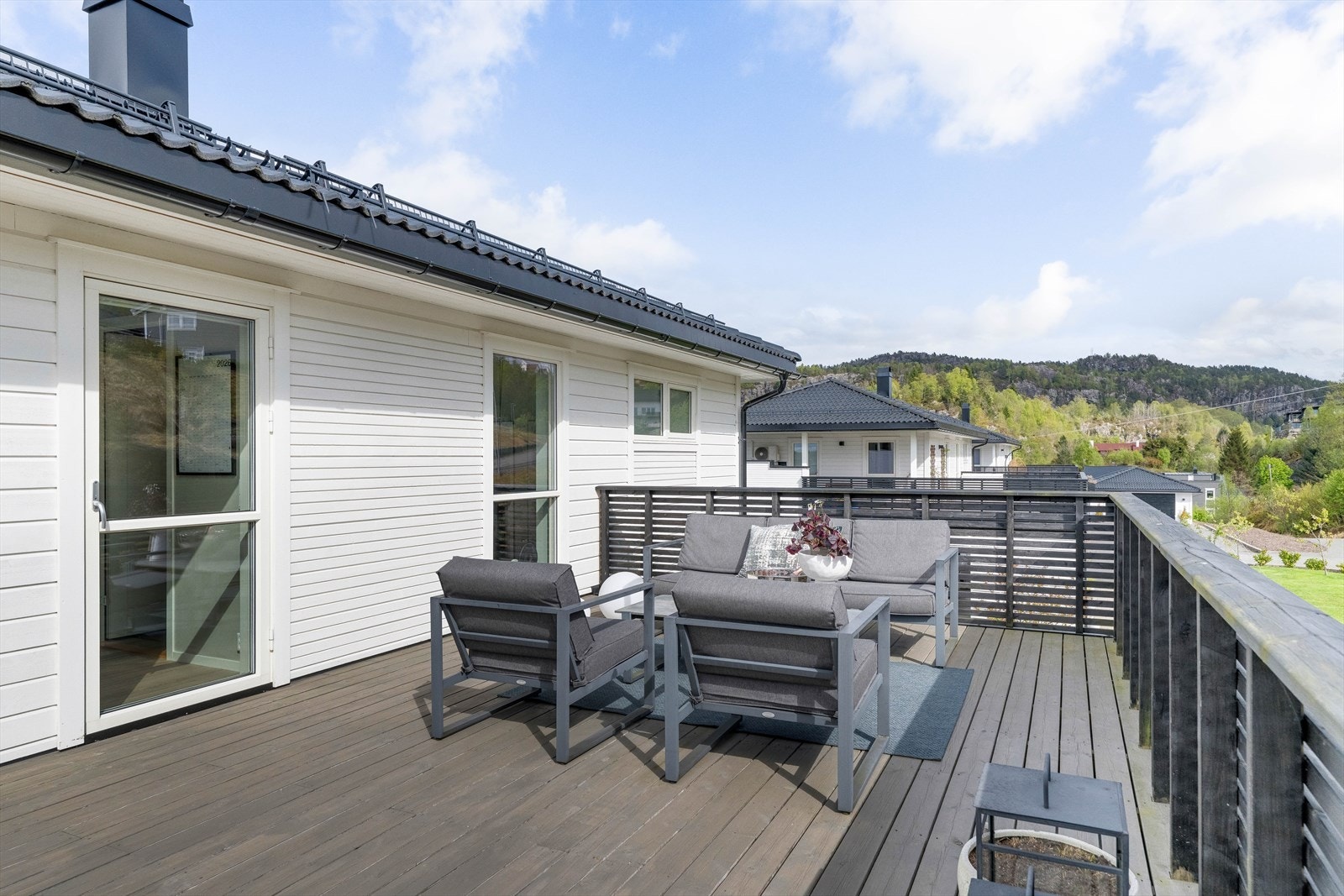 En sosial sone for lange sommerkvelder med familie og venner. Galleribilde