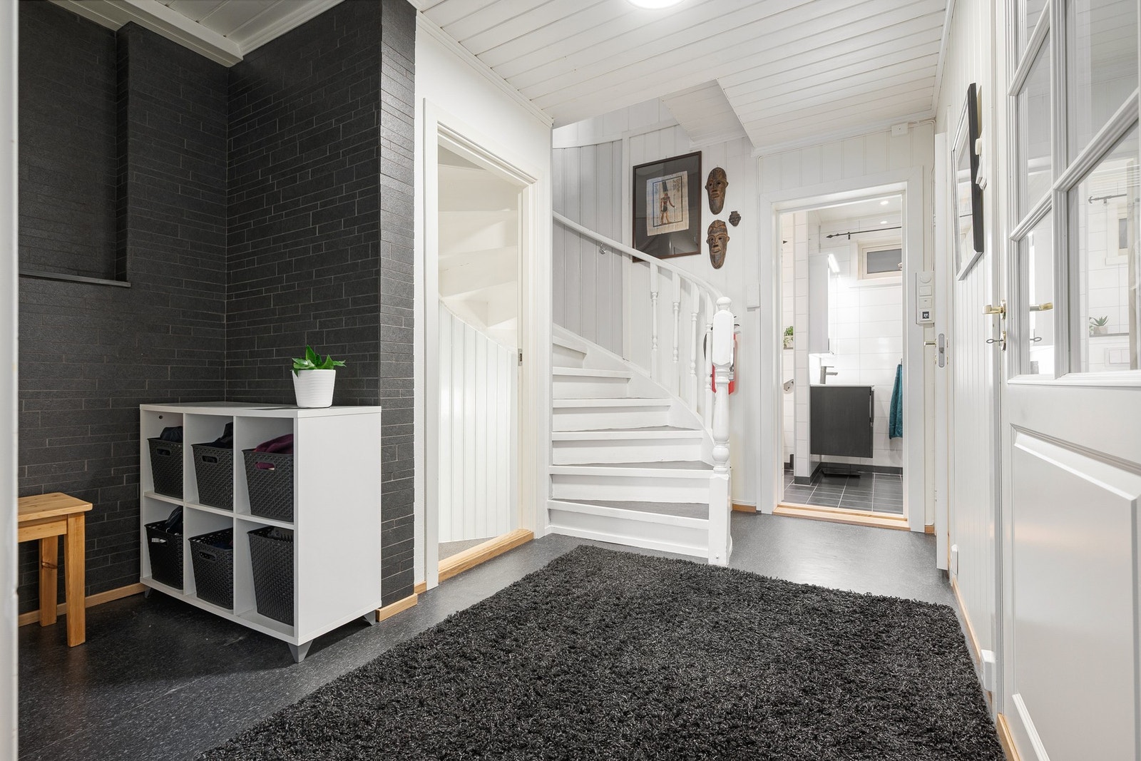 Romslig og innbydende hall Galleribilde