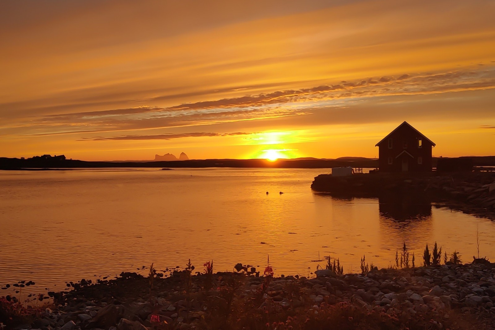 Kystlandskapet rundt Lovund byr på flotte naturopplevelser. Galleribilde