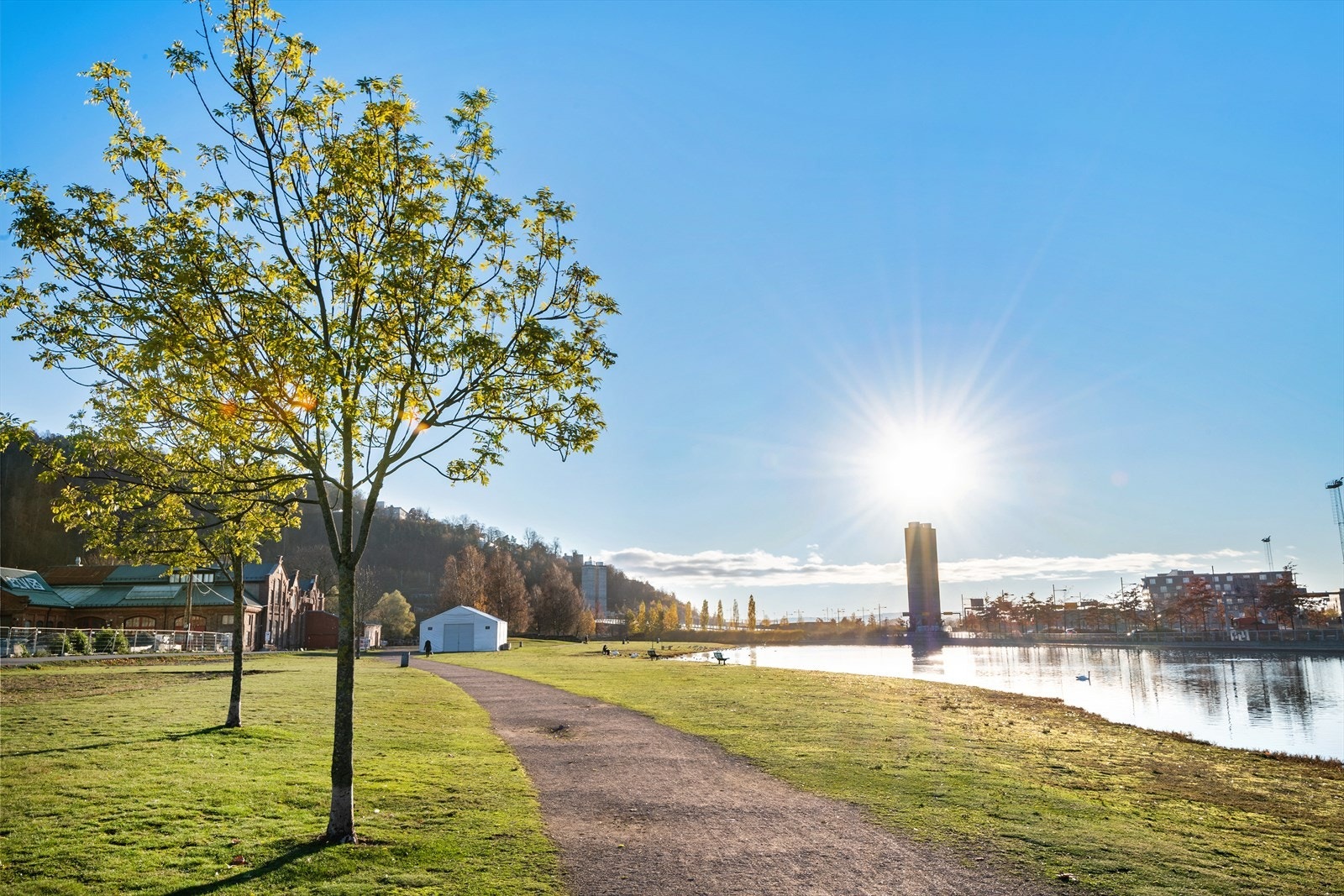 Middelalderparken og Vannspeilet. Vinterstid er det tidvis skøyteis her. En kraftig oppgradering av parken er snart ferdigstilt. Galleribilde