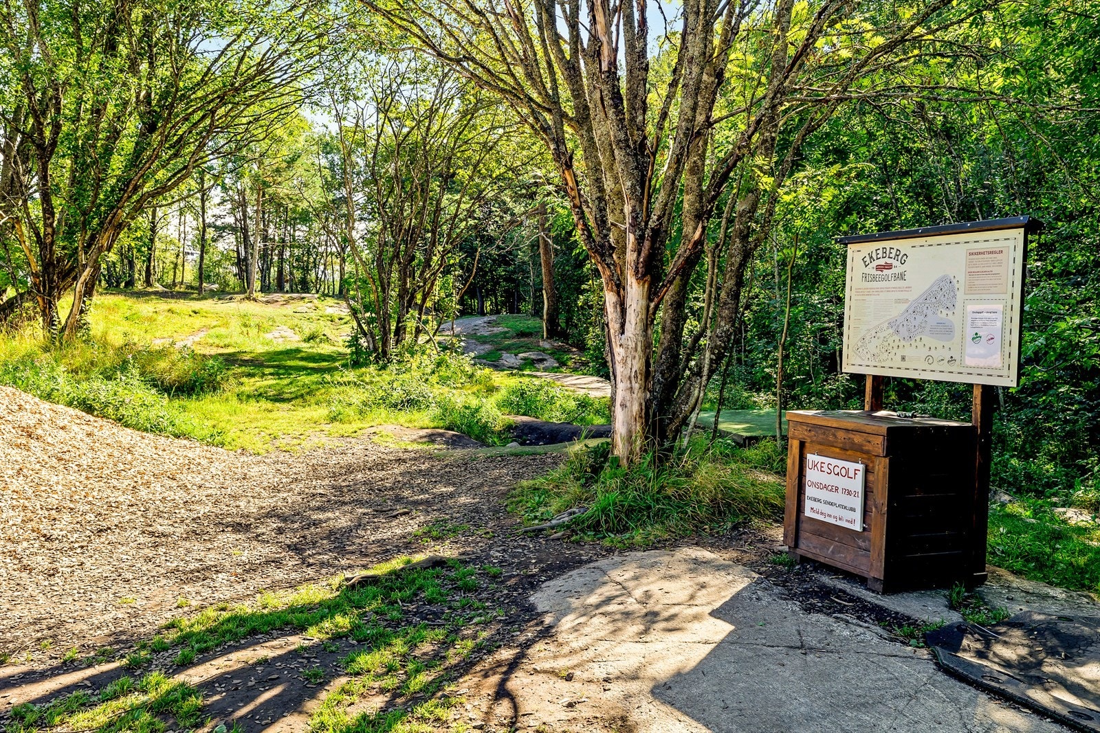Ekeberg Frisbee Golf er en populær discgolfbane på Ekeberg, med flott beliggenhet og utsikt over Oslo. Banen byr på variert terreng og passer både for nybegynnere og erfarne, og er et attraktivt aktivitetstilbud i nærområdet. Galleribilde