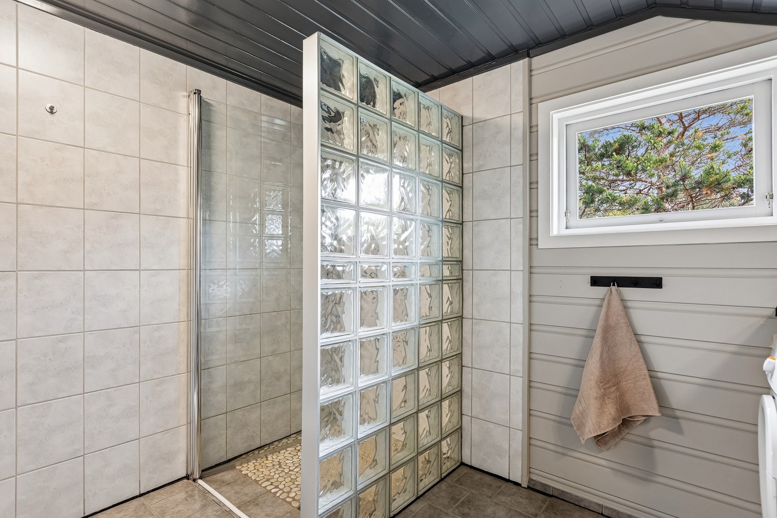 Dusjhjørne med glassdør. Galleribilde
