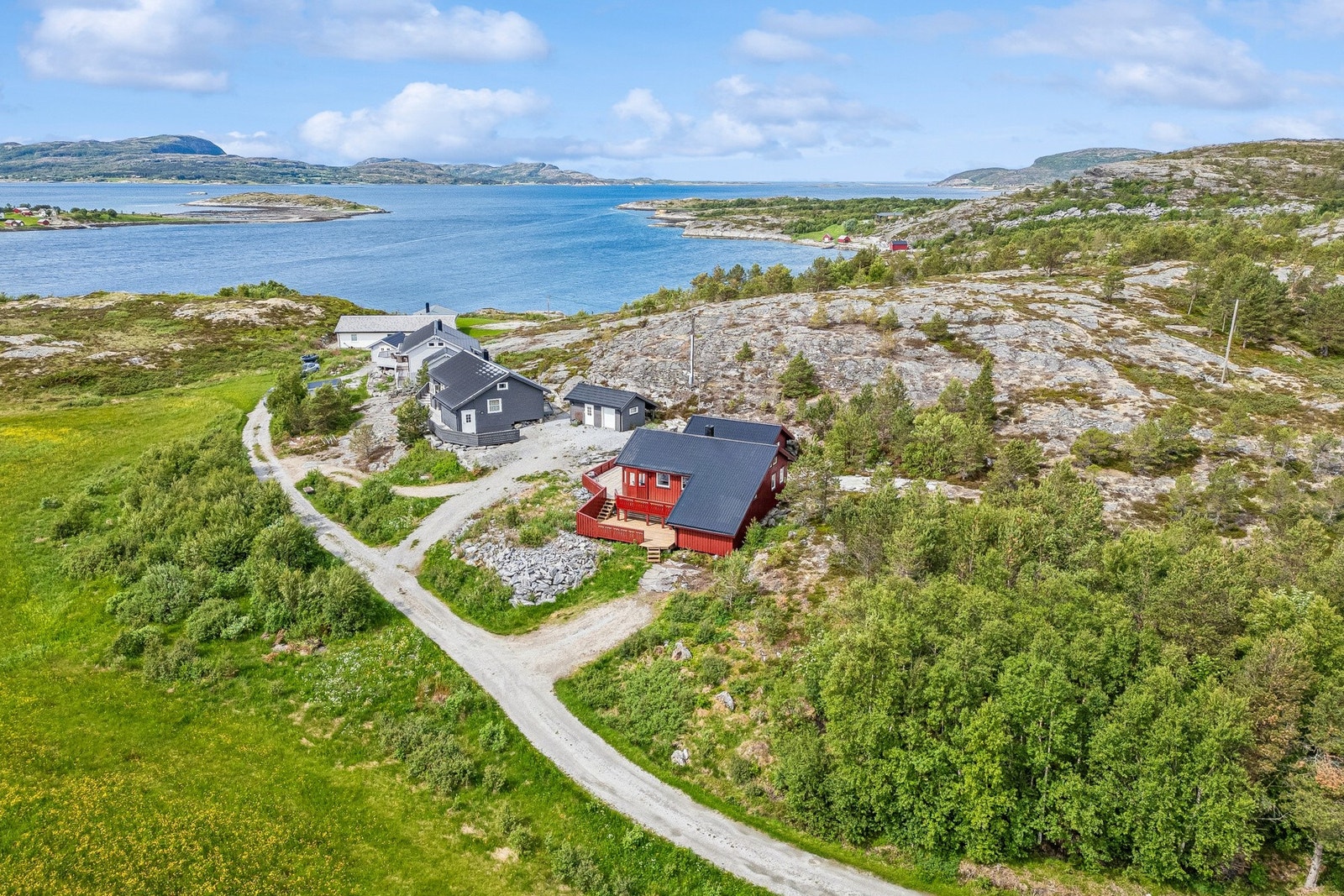 Velkommen til et fredelig fristed med nærhet til sjøen! Galleribilde