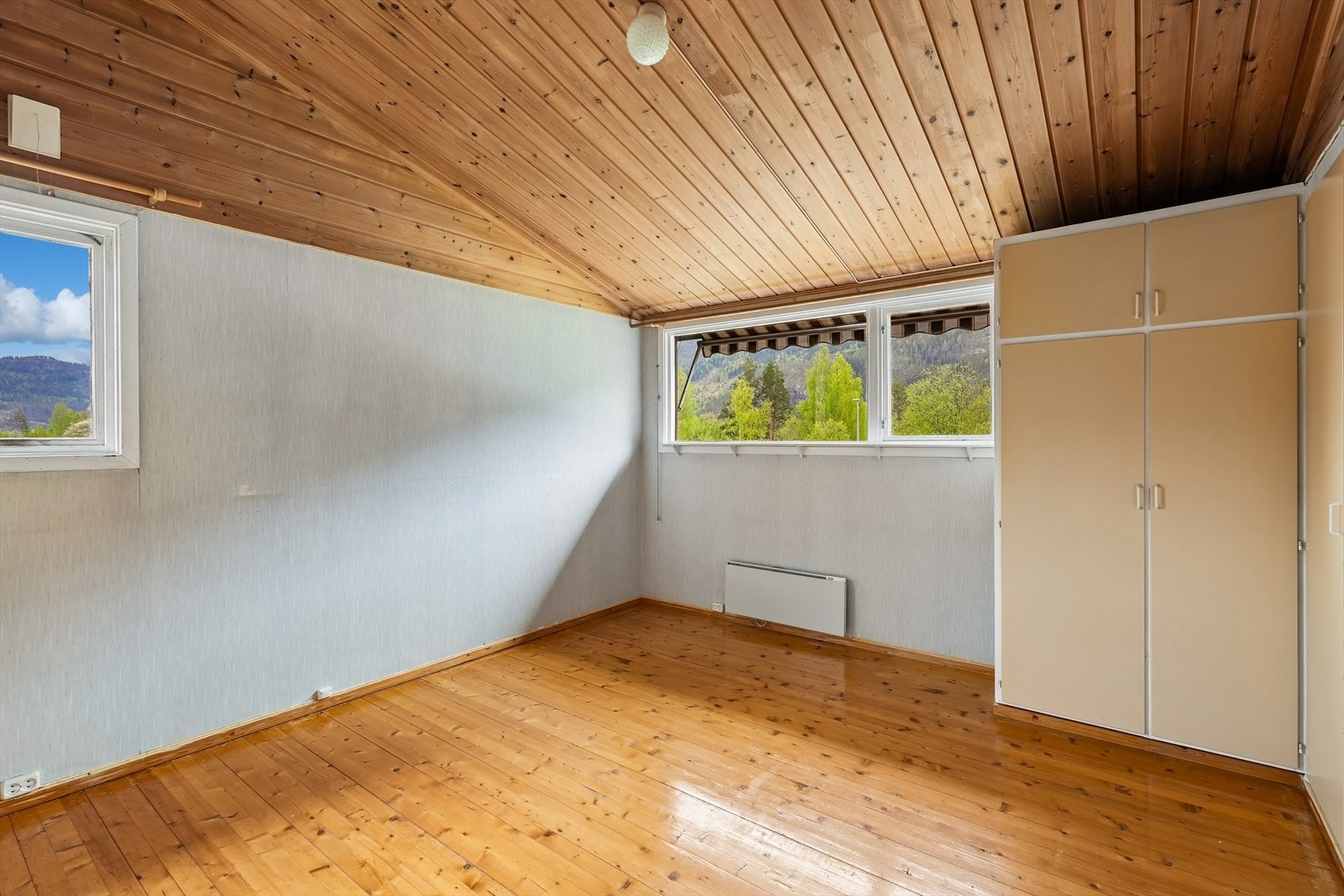Rommene kan benyttes som soverom, barnerom, gjesterom, hjemmekontor eller hobbyrom etter behov. Soverom 2. Galleribilde