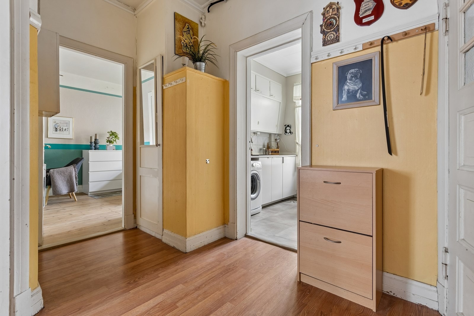Leiligheten disponerer tre boder, én på loftet og to i kjelleren, som gir rikelig med lagringsplass. Galleribilde