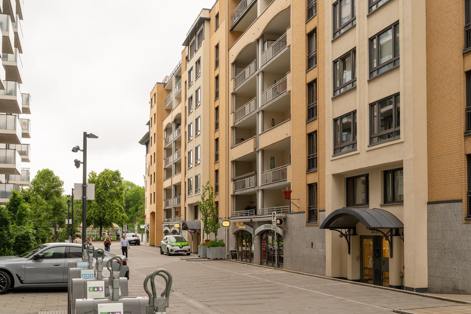 Leilighgeten ligger i Colosseum Park, sentralt, men tilbaketrukket på Majorstuen. Galleribilde